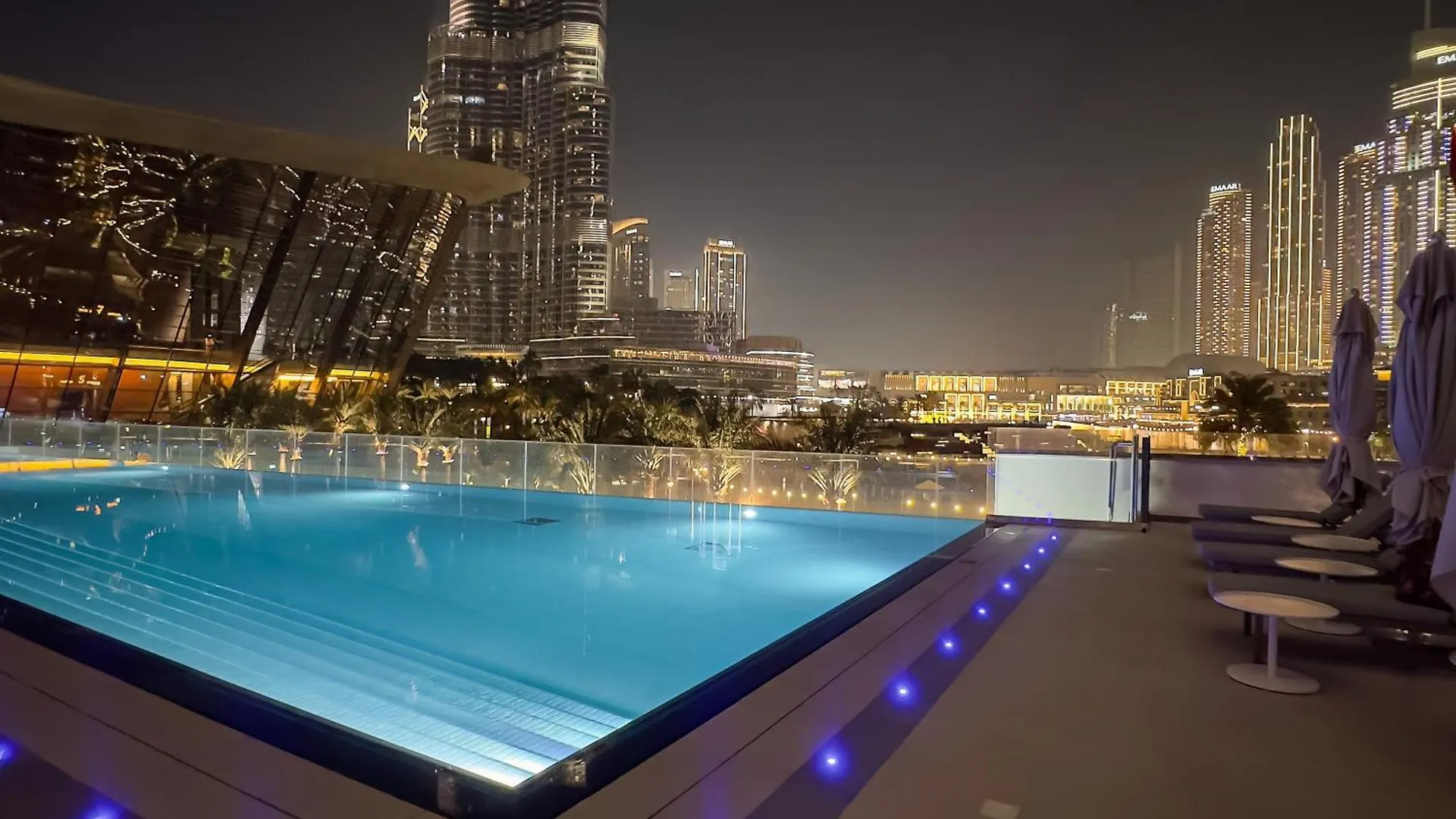 Crown Jewel 2 Bedroom Apartments I Iconic Burj Khalifa And Fountain Views I Free Parking, Gym, Pool, Wi-Fi And Ps5 I By Skyline Serenity Dubai