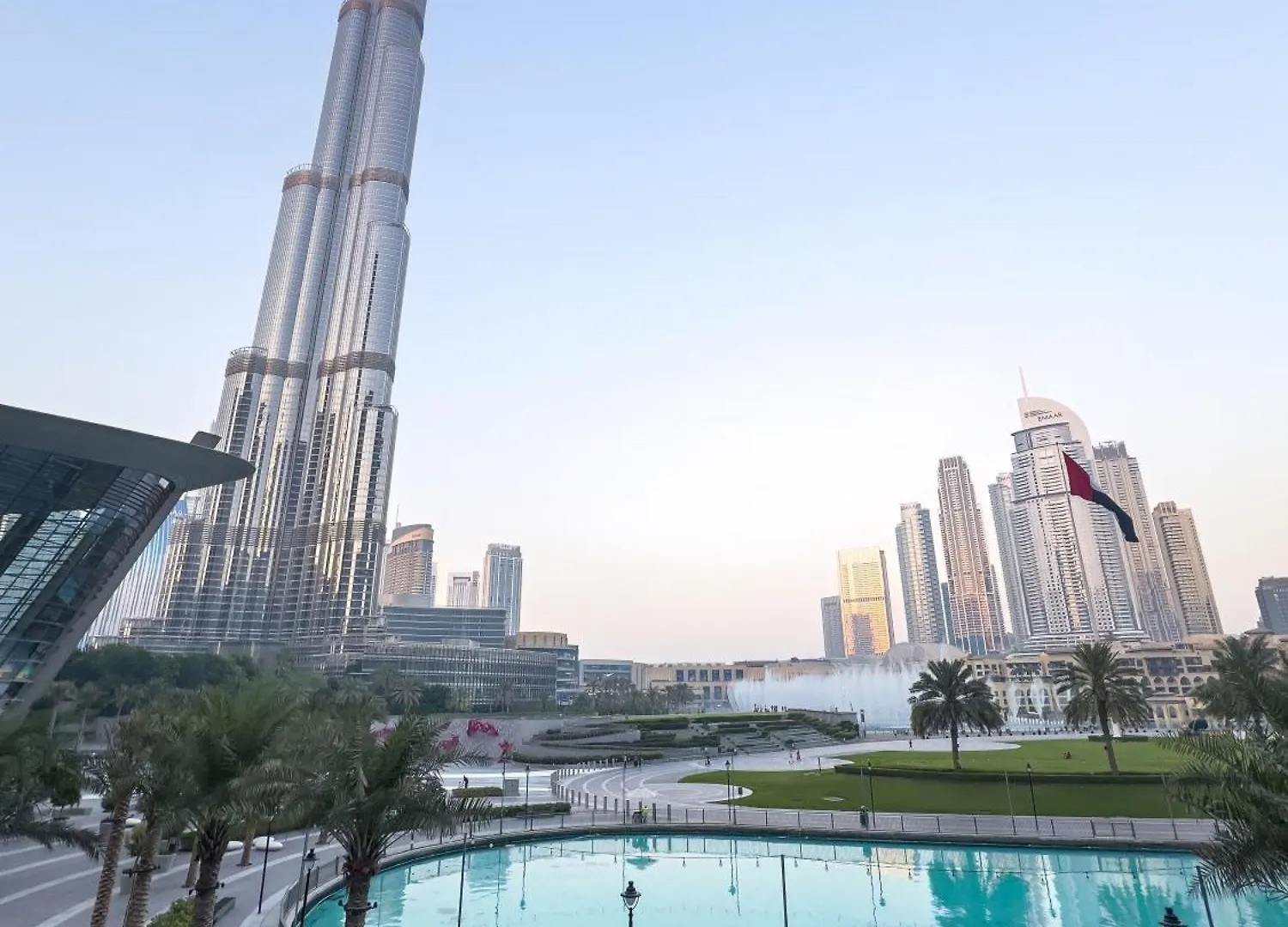 Crown Jewel 2 Bedroom Apartments I Iconic Burj Khalifa And Fountain Views I Free Parking, Gym, Pool, Wi-Fi And Ps5 I By Skyline Serenity Dubai