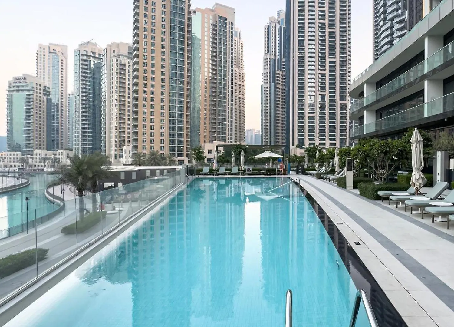 Crown Jewel 2 Bedroom Apartments I Iconic Burj Khalifa And Fountain Views I Free Parking, Gym, Pool, Wi-Fi And Ps5 I By Skyline Serenity Dubai
