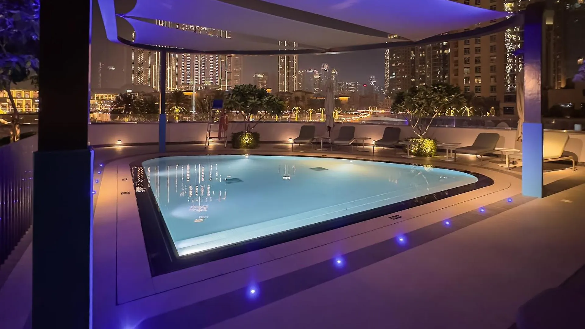 Crown Jewel 2 Bedroom Apartments I Iconic Burj Khalifa And Fountain Views I Free Parking, Gym, Pool, Wi-Fi And Ps5 I By Skyline Serenity Dubai