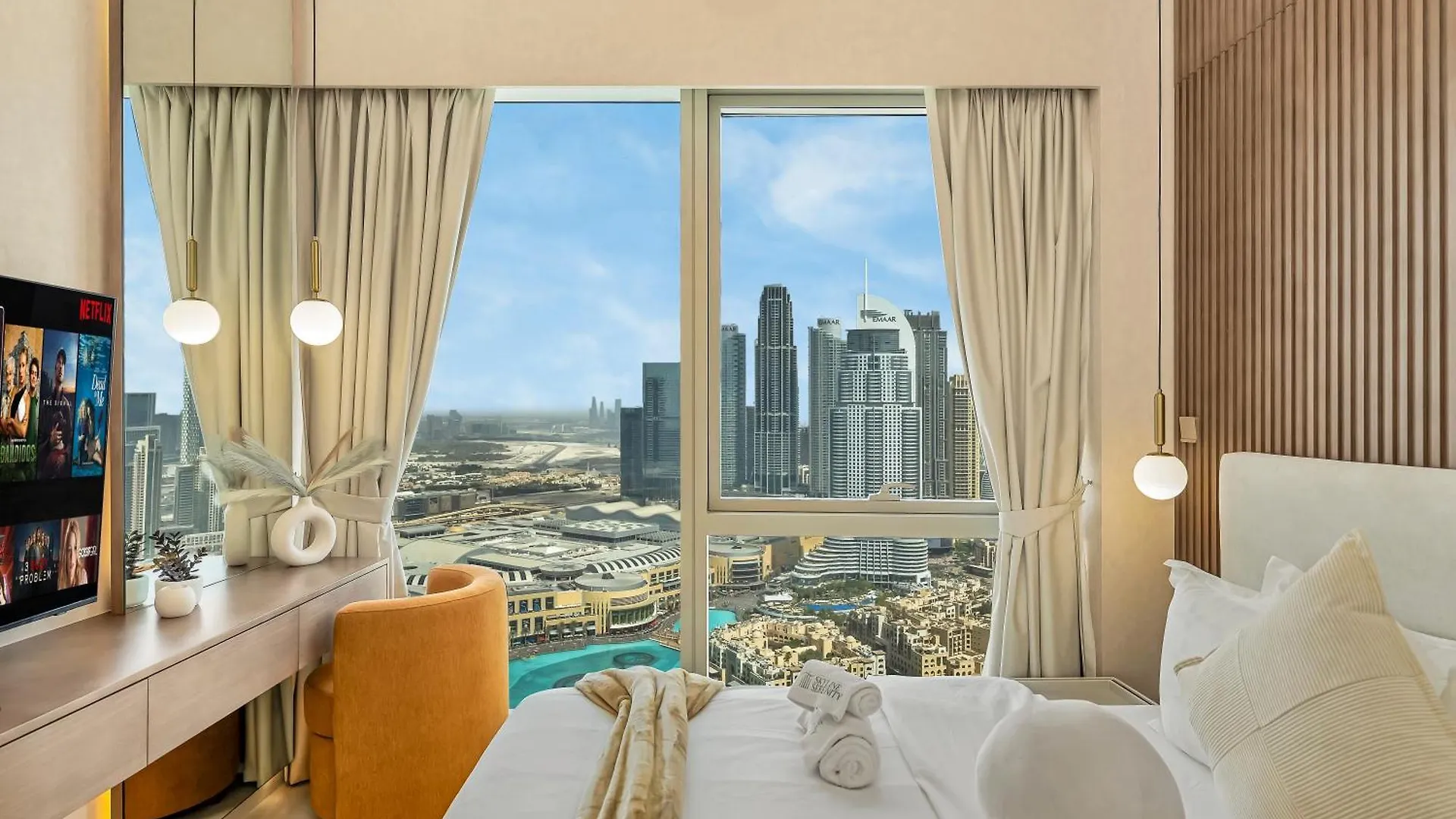 Crown Jewel 2 Bedroom Apartments I Iconic Burj Khalifa And Fountain Views I Free Parking, Gym, Pool, Wi-Fi And Ps5 I By Skyline Serenity Dubai