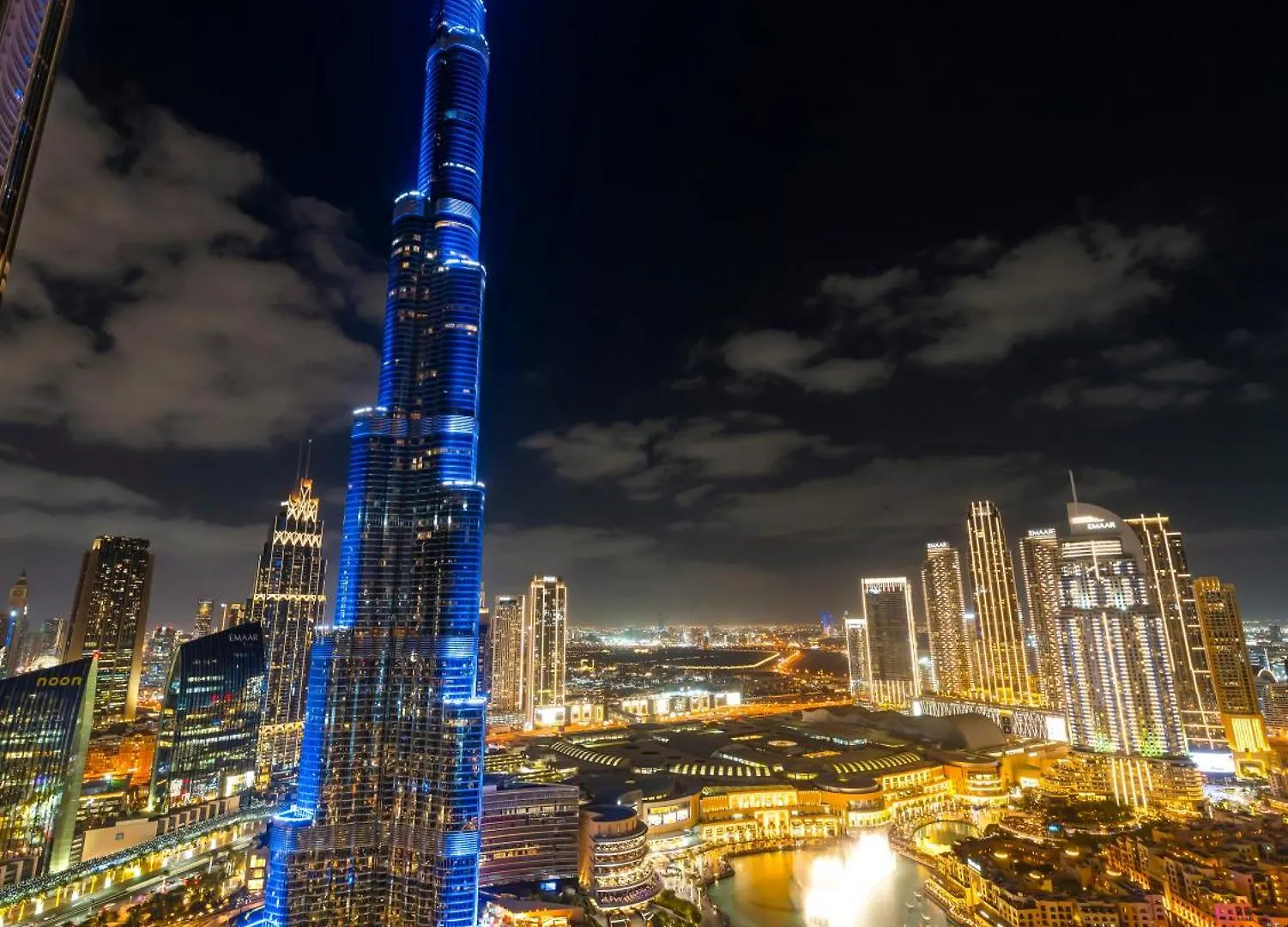 Crown Jewel 2 Bedroom Apartments I Iconic Burj Khalifa And Fountain Views I Free Parking, Gym, Pool, Wi-Fi And Ps5 I By Skyline Serenity Dubai