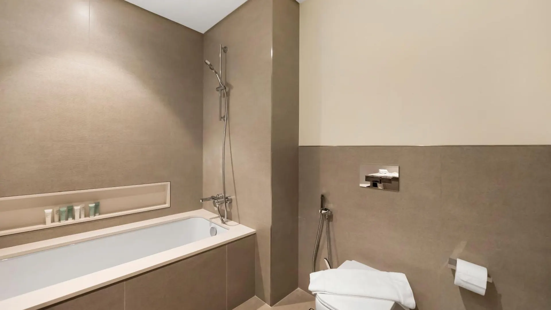 Crown Jewel 2 Bedroom Apartments I Iconic Burj Khalifa And Fountain Views I Free Parking, Gym, Pool, Wi-Fi And Ps5 I By Skyline Serenity Dubai