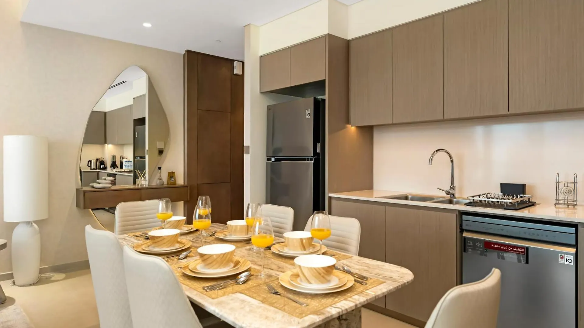 Crown Jewel 2 Bedroom Apartments I Iconic Burj Khalifa And Fountain Views I Free Parking, Gym, Pool, Wi-Fi And Ps5 I By Skyline Serenity Dubai