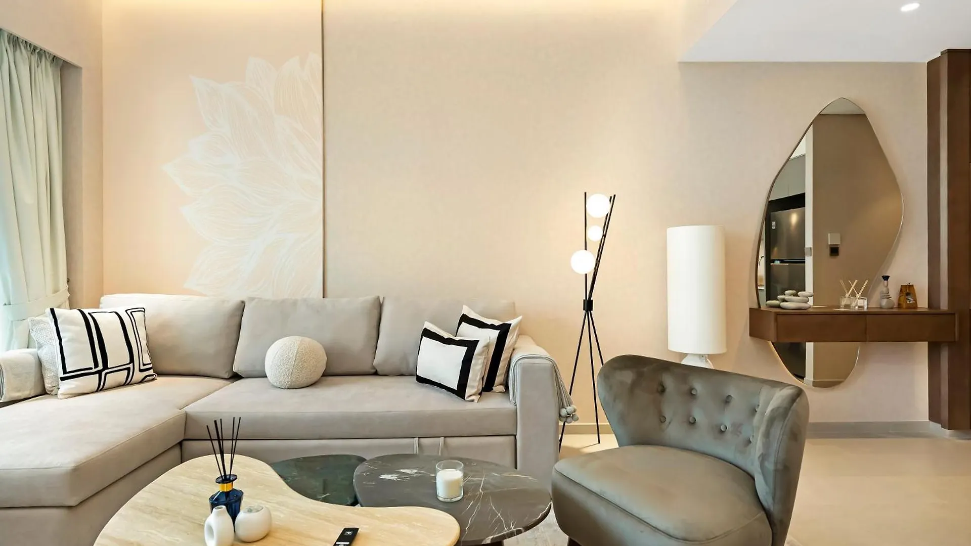 Crown Jewel 2 Bedroom Apartments I Iconic Burj Khalifa And Fountain Views I Free Parking, Gym, Pool, Wi-Fi And Ps5 I By Skyline Serenity Dubai