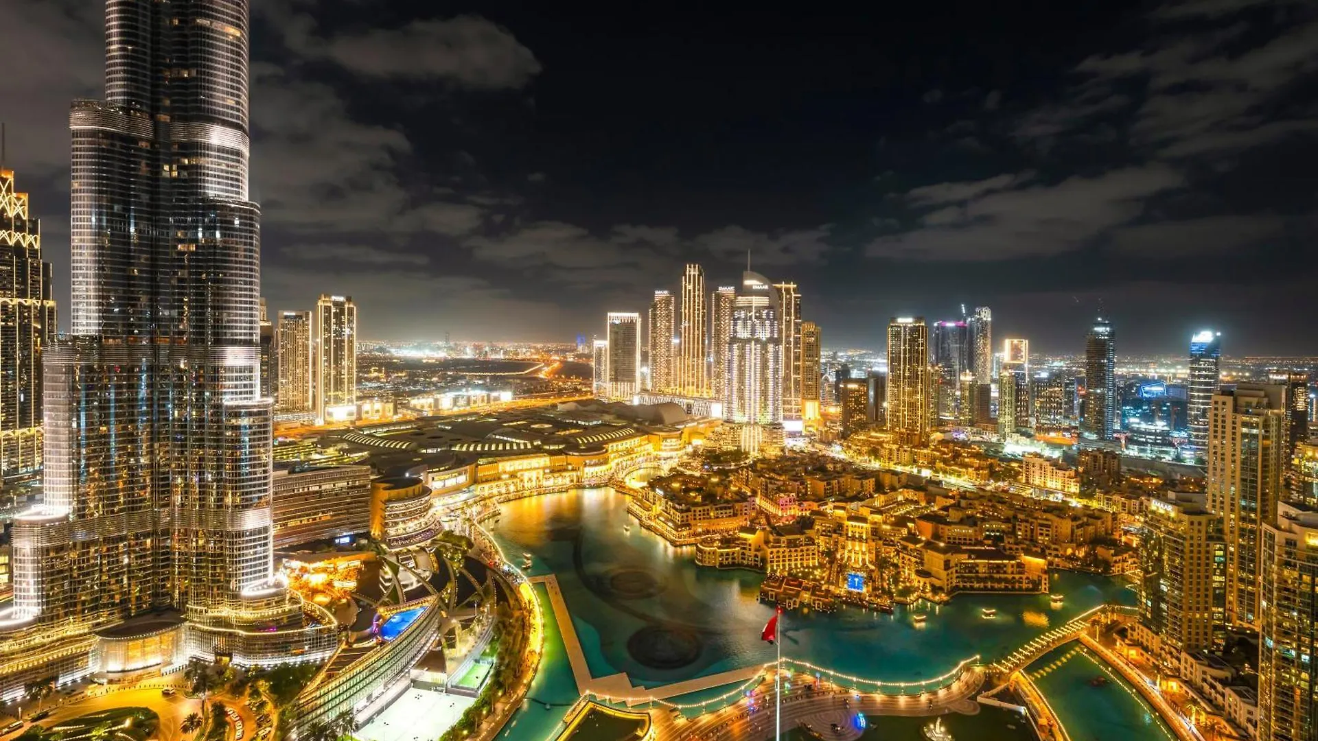 Crown Jewel 2 Bedroom Apartments I Iconic Burj Khalifa And Fountain Views I Free Parking, Gym, Pool, Wi-Fi And Ps5 I By Skyline Serenity Dubai