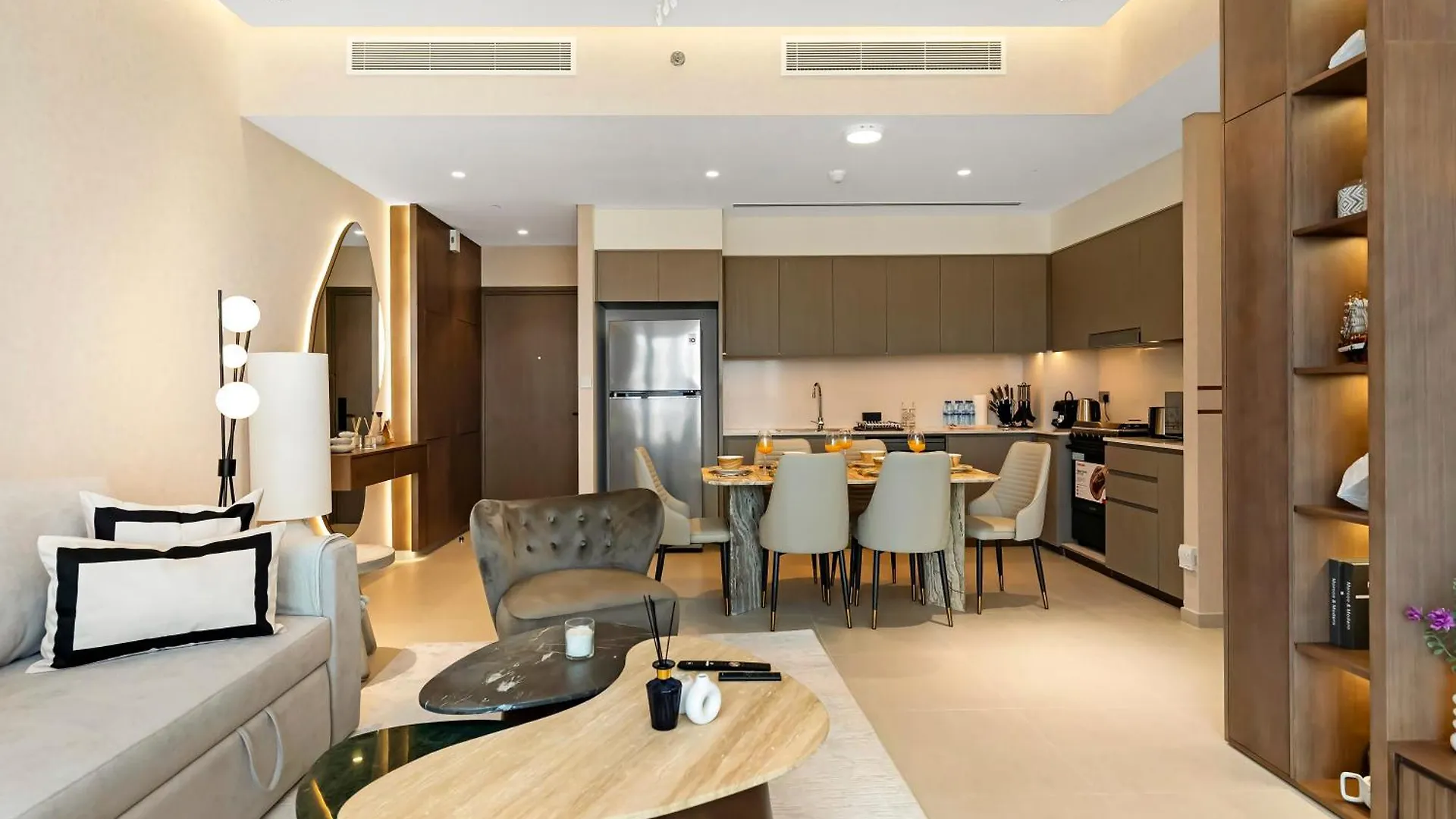 Crown Jewel 2 Bedroom Apartments I Iconic Burj Khalifa And Fountain Views I Free Parking, Gym, Pool, Wi-Fi And Ps5 I By Skyline Serenity Dubai 0*,  Vereinigte Arabische Emirate