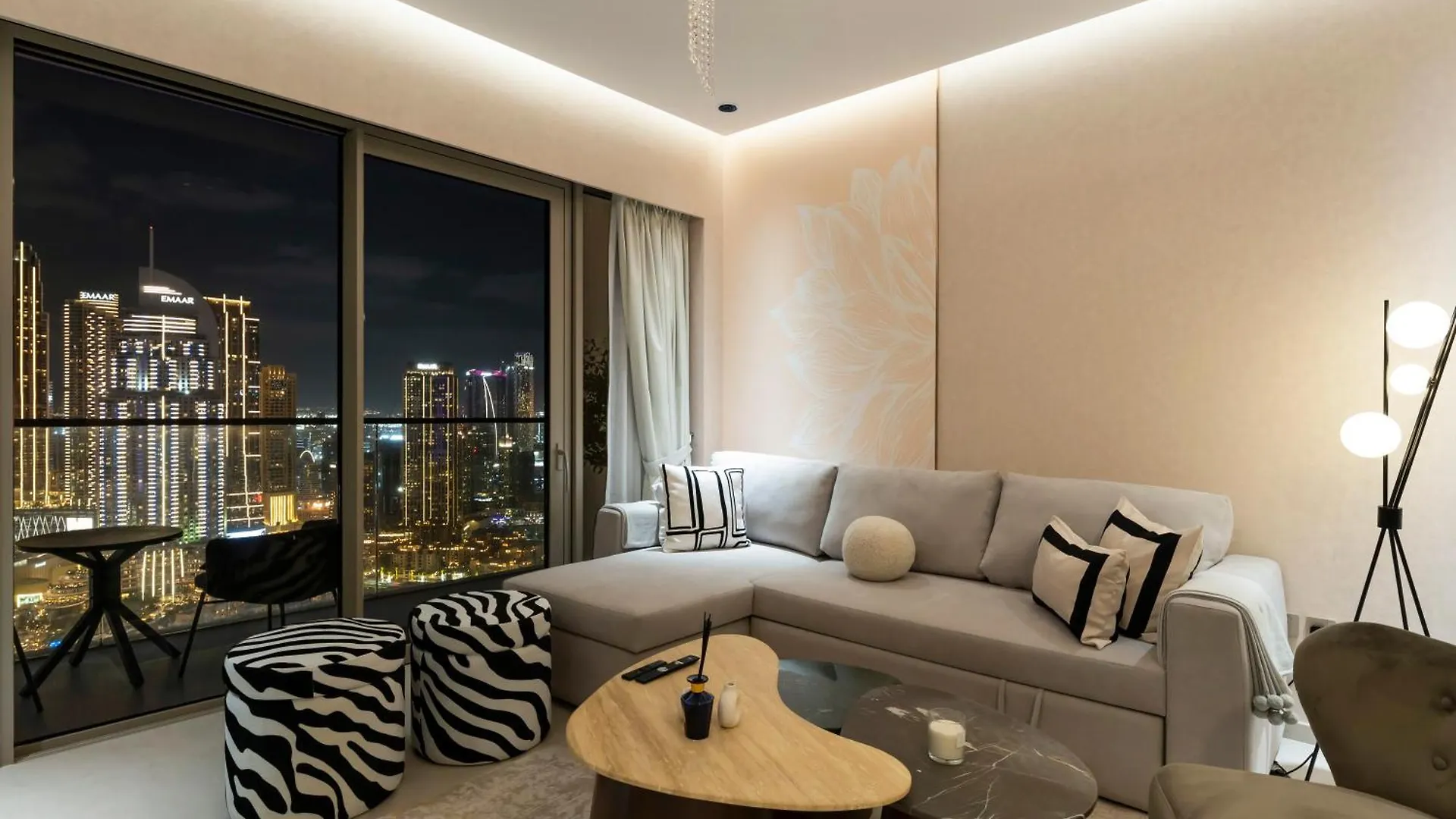 Crown Jewel 2 Bedroom Apartments I Iconic Burj Khalifa And Fountain Views I Free Parking, Gym, Pool, Wi-Fi And Ps5 I By Skyline Serenity Dubai