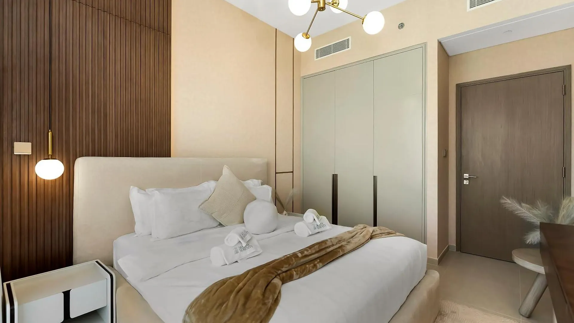 Crown Jewel 2 Bedroom Apartments I Iconic Burj Khalifa And Fountain Views I Free Parking, Gym, Pool, Wi-Fi And Ps5 I By Skyline Serenity Dubai 0*,  United Arab Emirates