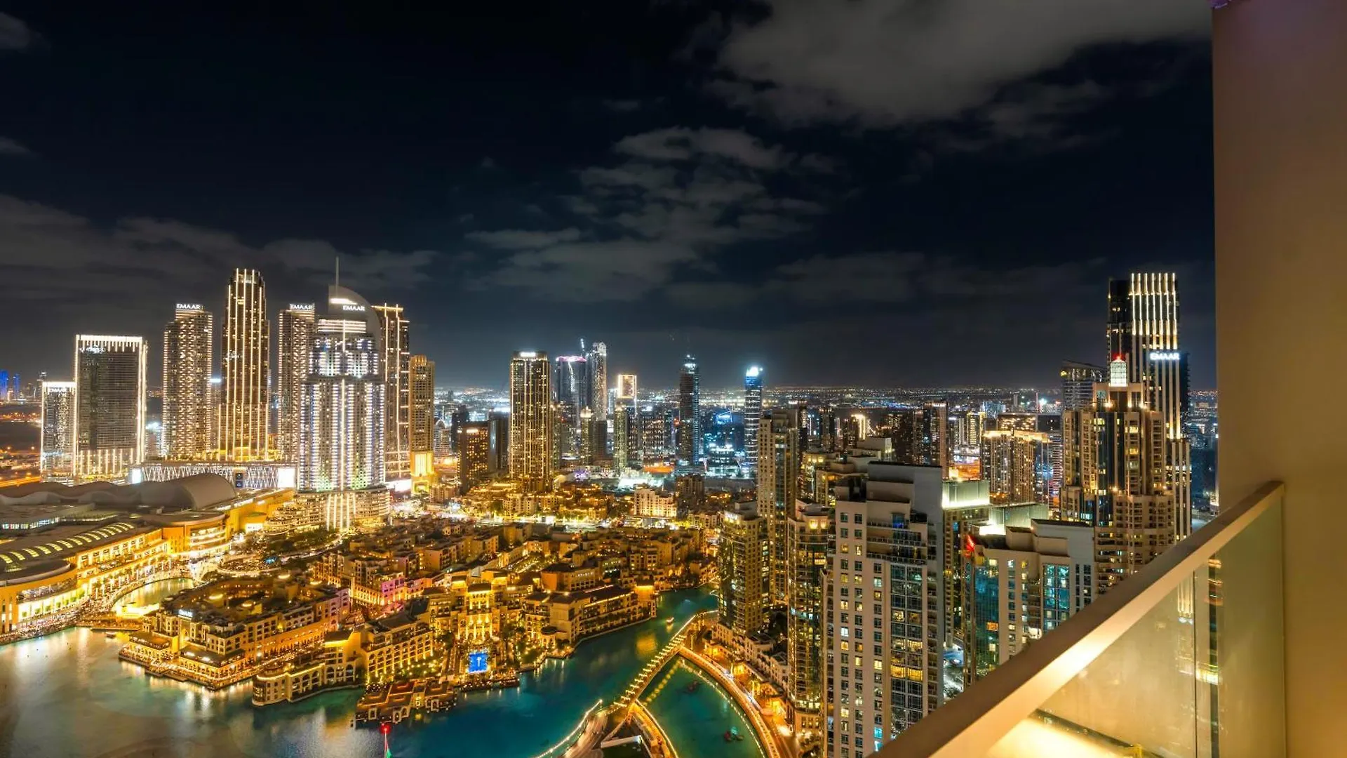 Crown Jewel 2 Bedroom Apartments I Iconic Burj Khalifa And Fountain Views I Free Parking, Gym, Pool, Wi-Fi And Ps5 I By Skyline Serenity Dubai