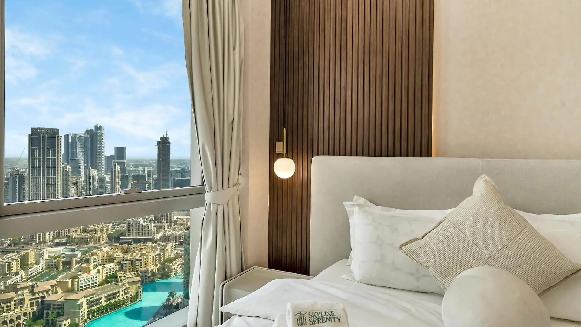 Crown Jewel 2 Bedroom Apartments I Iconic Burj Khalifa And Fountain Views I Free Parking, Gym, Pool, Wi-Fi And Ps5 I By Skyline Serenity Dubai United Arab Emirates
