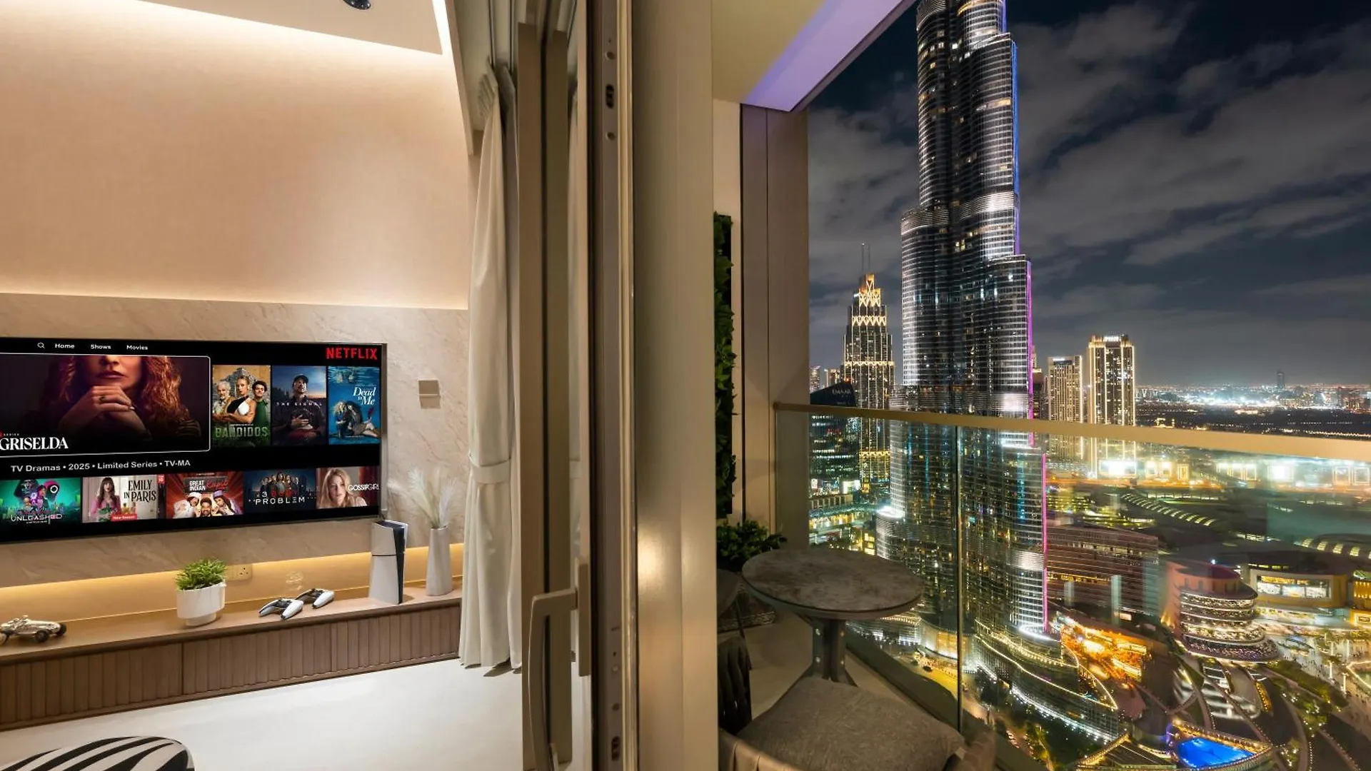 Crown Jewel 2 Bedroom Apartments I Iconic Burj Khalifa And Fountain Views I Free Parking, Gym, Pool, Wi-Fi And Ps5 I By Skyline Serenity Dubai