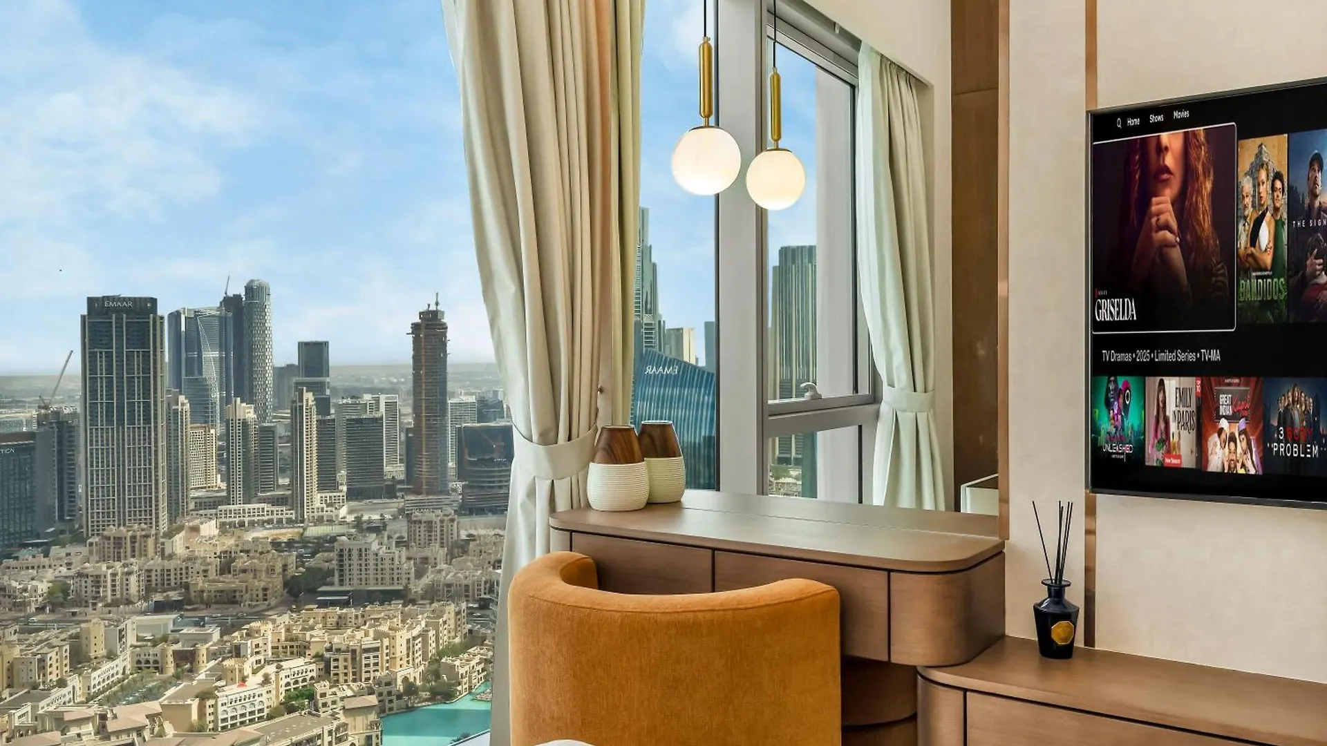 Crown Jewel 2 Bedroom Apartments I Iconic Burj Khalifa And Fountain Views I Free Parking, Gym, Pool, Wi-Fi And Ps5 I By Skyline Serenity Dubai