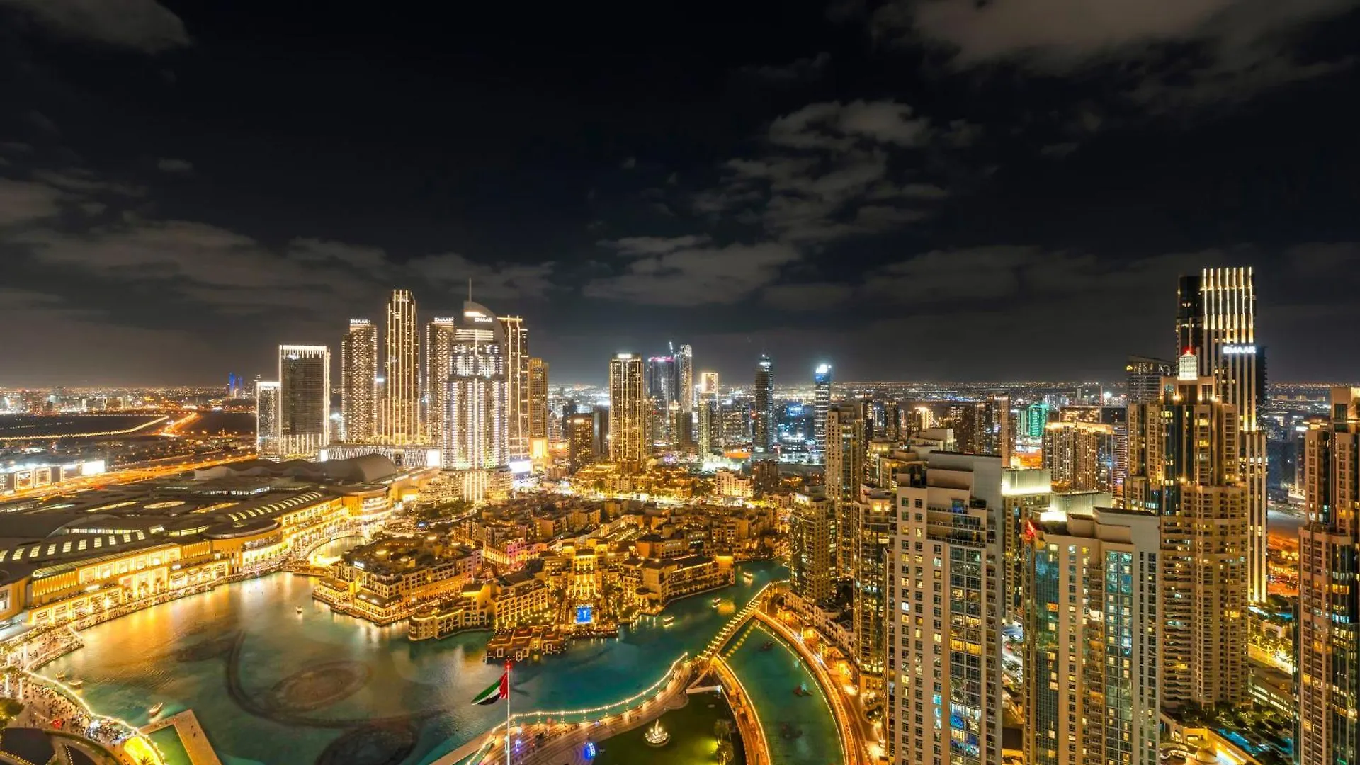 Crown Jewel 2 Bedroom Apartments I Iconic Burj Khalifa And Fountain Views I Free Parking, Gym, Pool, Wi-Fi And Ps5 I By Skyline Serenity Dubai 0*,