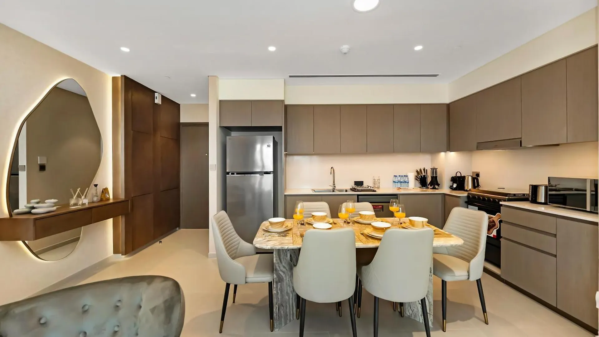 Crown Jewel 2 Bedroom Apartments I Iconic Burj Khalifa And Fountain Views I Free Parking, Gym, Pool, Wi-Fi And Ps5 I By Skyline Serenity Dubai